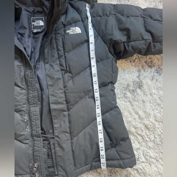 The North Face Black Puffer Jacket - Picture 7 of 9